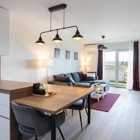 Stylish 2Bdr Apartment- Free Garage زغرب المظهر الخارجي الصورة
